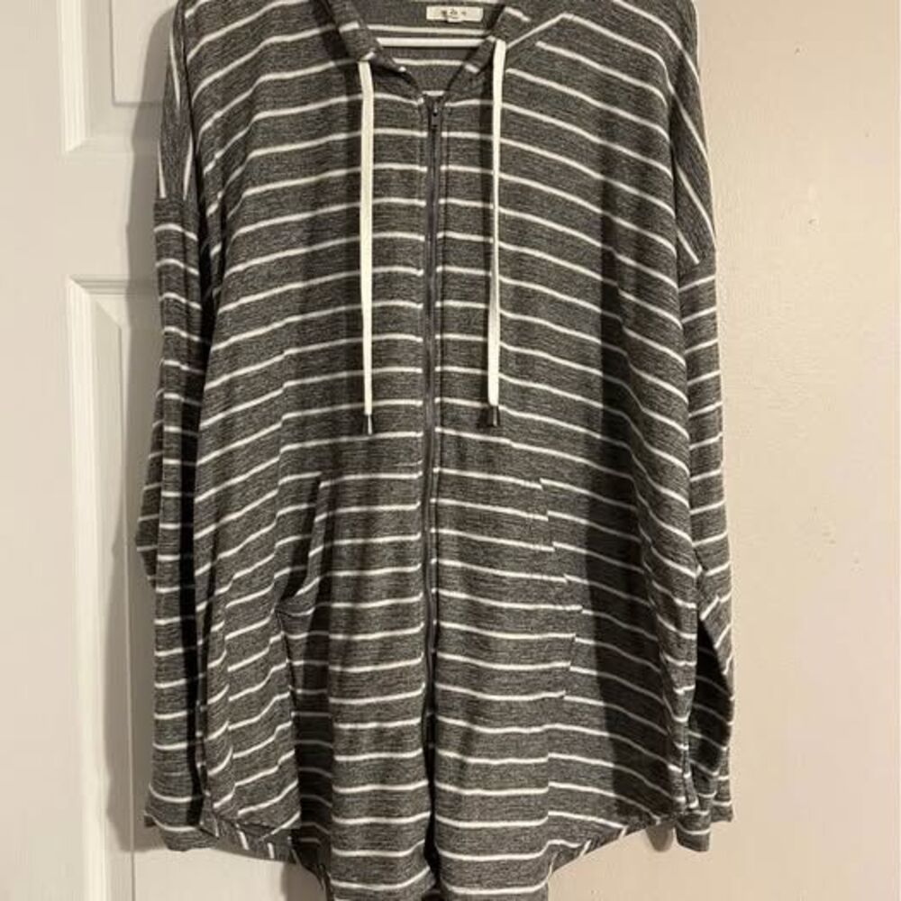 Maurices Women’s 2X Gray White Striped Zip Front Hooded Jacket Plus Size